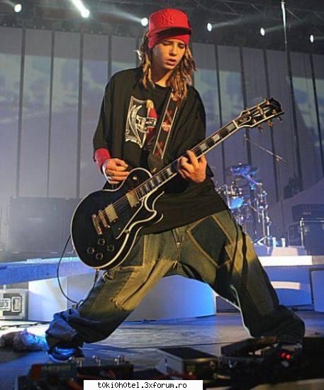 si dak mai vreti k va mai pun.:d:d . poze tom kaulitz!!!