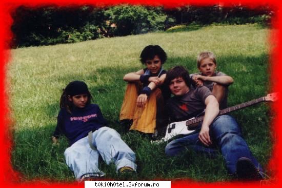 micutzi !!! ce-mi place poza asta...