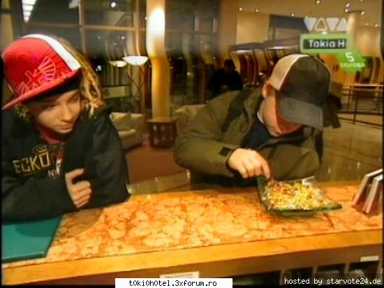 poze tom kaulitz!!! imi place rau cum lua el....da stu...