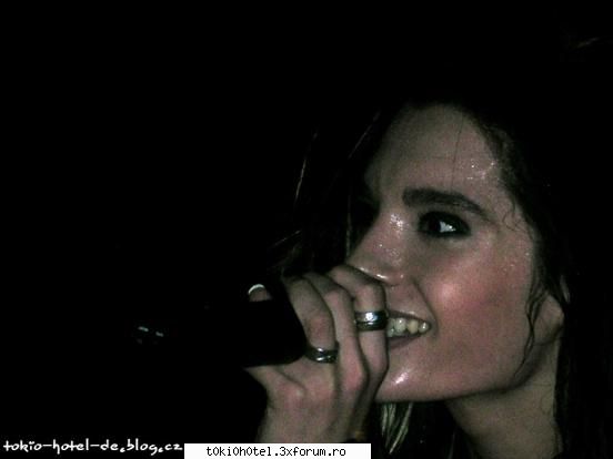 Tokio Hotel canta in engleza!!! - ia uitatzi-va la poza asta cu bill........e - Cool Stuff !!!